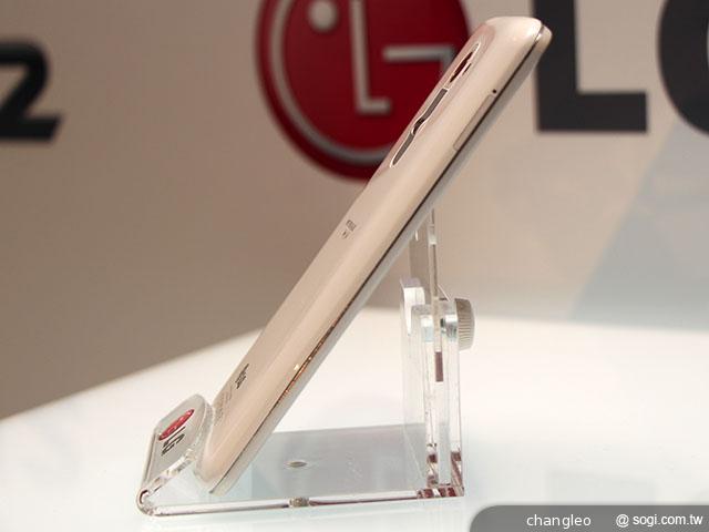 LG G2旗艦機登台體驗 9月底推預購、10月開賣