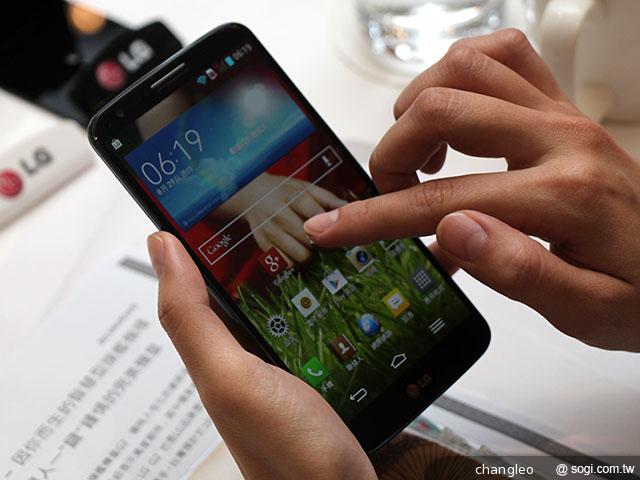 LG G2旗艦機登台體驗 9月底推預購、10月開賣