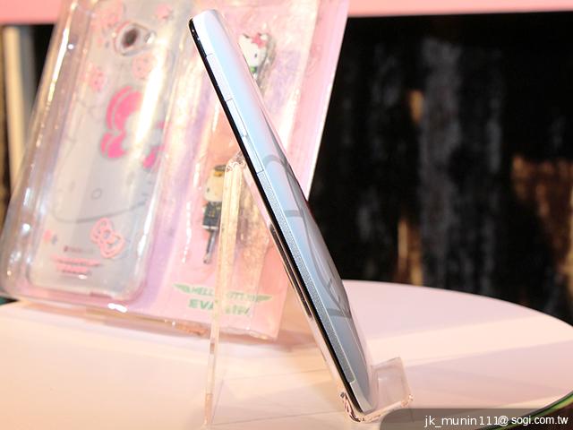 宏達電、長榮航合推Butterfly s Hello Kitty限量版