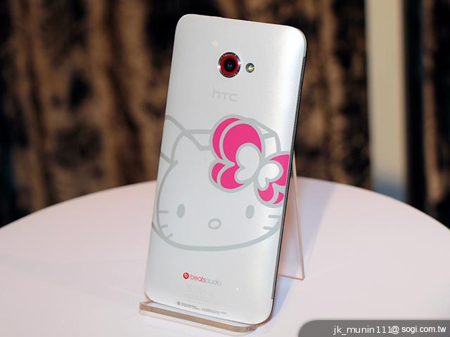 宏達電、長榮航合推Butterfly s Hello Kitty限量版