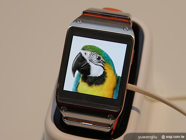 SAMSUNG GALAXY Gear智慧手錶動手玩【IFA 2013】