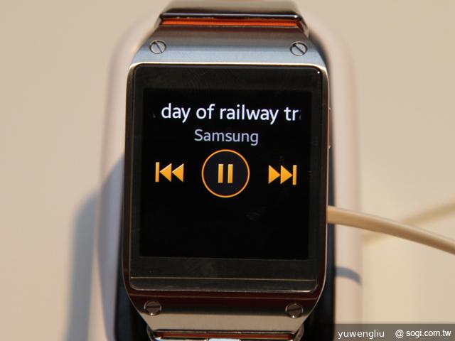 SAMSUNG GALAXY Gear智慧手錶動手玩【IFA 2013】