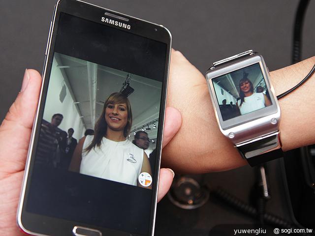 SAMSUNG GALAXY Gear智慧手錶動手玩【IFA 2013】