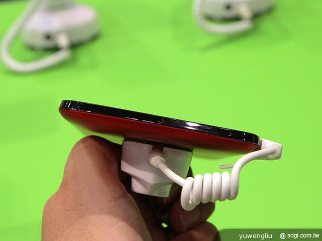 可4K錄影 Acer Liquid S2六吋機動手玩【IFA 2013】