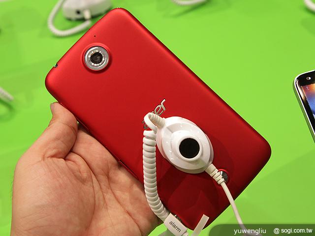 可4K錄影 Acer Liquid S2六吋機動手玩【IFA 2013】