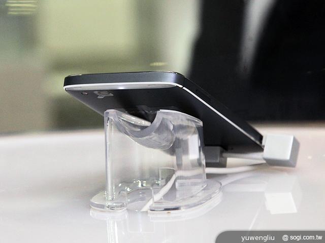 Alcatel Hero、Evo 8HD等5款OneTouch新機動手玩【IFA 2013】