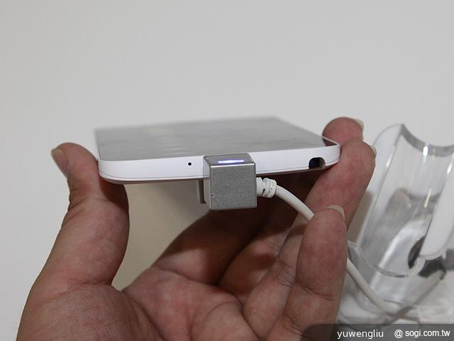 Alcatel Hero、Evo 8HD等5款OneTouch新機動手玩【IFA 2013】