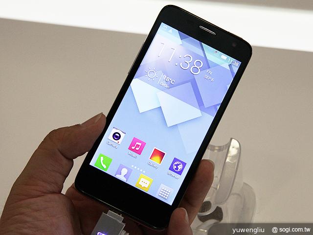 Alcatel Hero、Evo 8HD等5款OneTouch新機動手玩【IFA 2013】