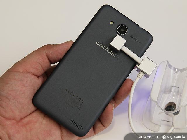 Alcatel Hero、Evo 8HD等5款OneTouch新機動手玩【IFA 2013】