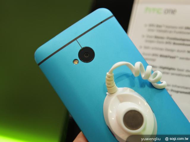 新HTC One極光藍新色 德國搶先動手玩【IFA 2013】 新HTC One極光藍新色 德國搶先動手玩【IFA 2013】