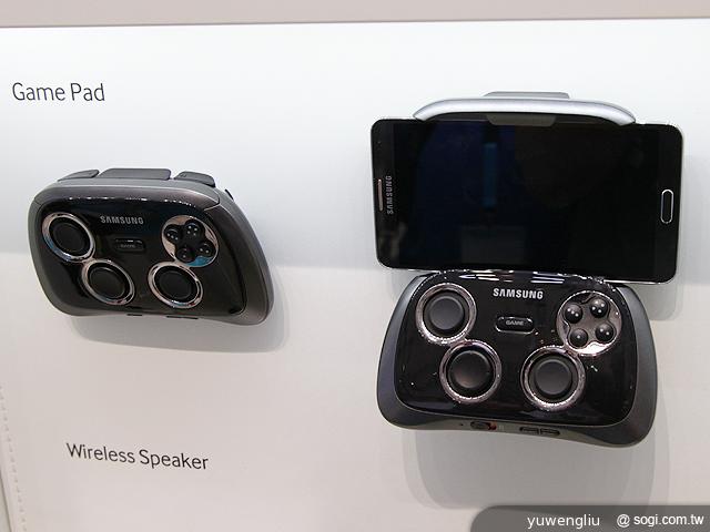 三星新款藍牙遊戲手把 搭配Note 3動手玩【IFA 2013】