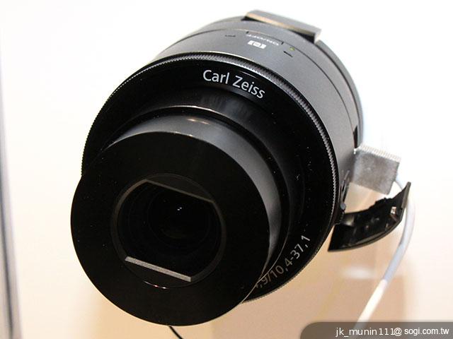 Sony QX10、QX100相機定價出爐 十月登台 Sony QX10、QX100相機定價出爐 十月登台