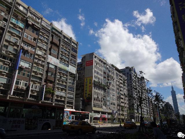 Sony DSC-QX10外掛式相機 補足手機、平板拍照功能 Sony DSC-QX10外掛式相機 補足手機、平板拍照功能