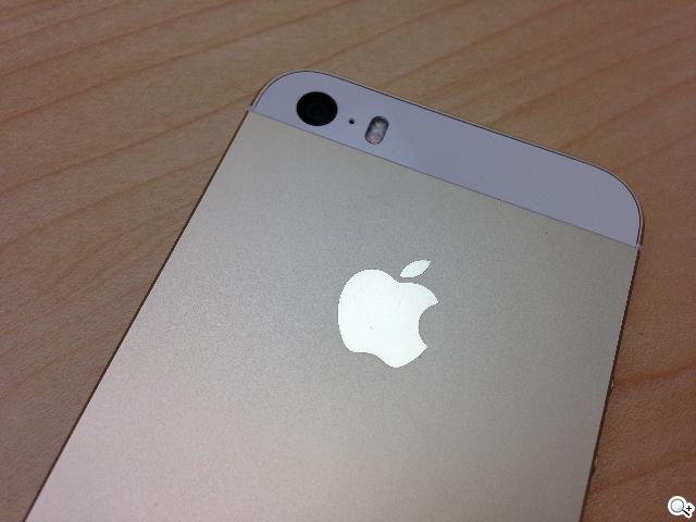 iPhone 5C 宛如裝上保護殼的蘋果手機