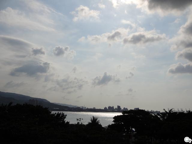 Sony DSC-QX10外掛式相機 補足手機、平板拍照功能 Sony DSC-QX10外掛式相機 補足手機、平板拍照功能