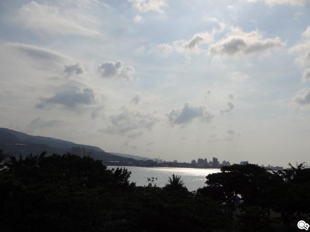 Sony DSC-QX10外掛式相機 補足手機、平板拍照功能 Sony DSC-QX10外掛式相機 補足手機、平板拍照功能