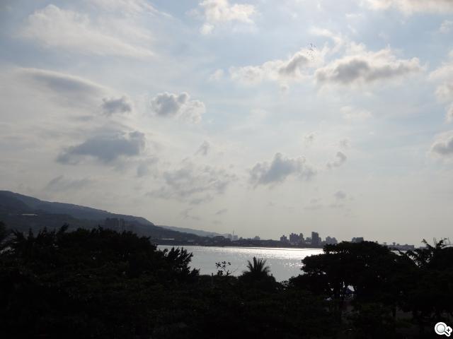 Sony DSC-QX10外掛式相機 補足手機、平板拍照功能 Sony DSC-QX10外掛式相機 補足手機、平板拍照功能