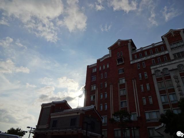 Sony DSC-QX10外掛式相機 補足手機、平板拍照功能 Sony DSC-QX10外掛式相機 補足手機、平板拍照功能