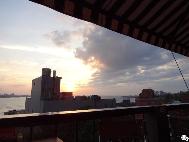 Sony DSC-QX10外掛式相機 補足手機、平板拍照功能 Sony DSC-QX10外掛式相機 補足手機、平板拍照功能