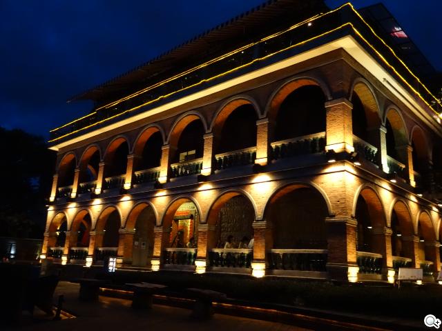 Sony DSC-QX10外掛式相機 補足手機、平板拍照功能 Sony DSC-QX10外掛式相機 補足手機、平板拍照功能