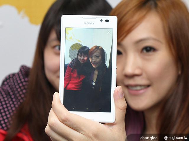 Sony Xperia C雙卡手機 自拍語音導引好逗趣