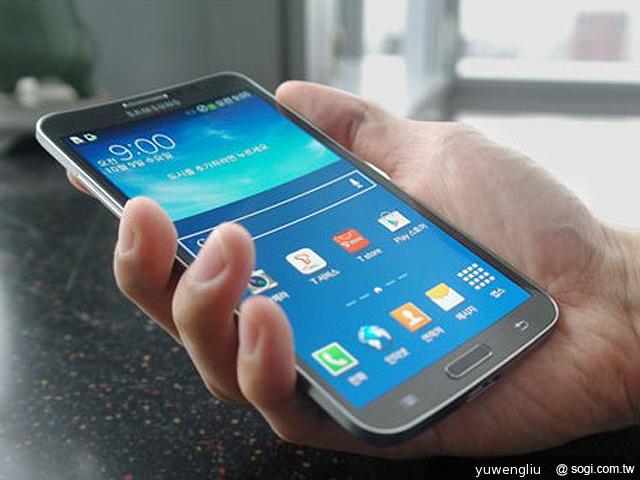 首款軟性OLED手機 三星GALAXY Round發表