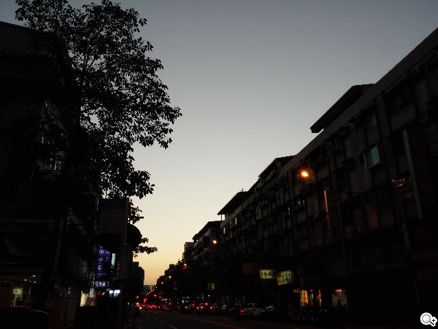 5.2吋樂金旗艦機皇LG G2 後置按鍵獨特體驗