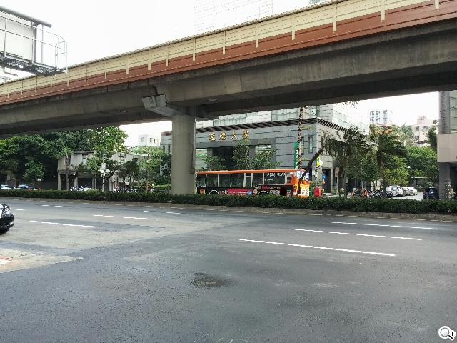 5.2吋樂金旗艦機皇LG G2 後置按鍵獨特體驗