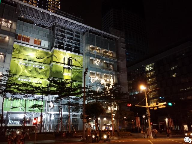 5.2吋樂金旗艦機皇LG G2 後置按鍵獨特體驗