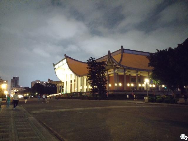 5.2吋樂金旗艦機皇LG G2 後置按鍵獨特體驗