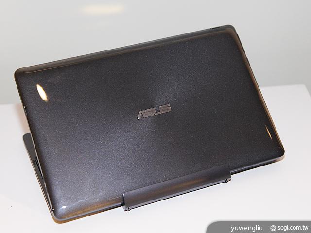 Win8.1變形筆電ASUS T100發表 T300、Trio售價公布 Win8.1變形筆電ASUS T100發表 T300、Trio售價公布
