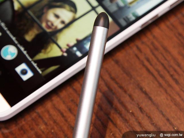 One max電池背蓋與HTC mini+話機與等配件大集合