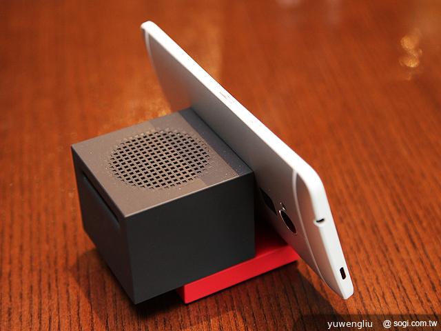 One max電池背蓋與HTC mini+話機與等配件大集合