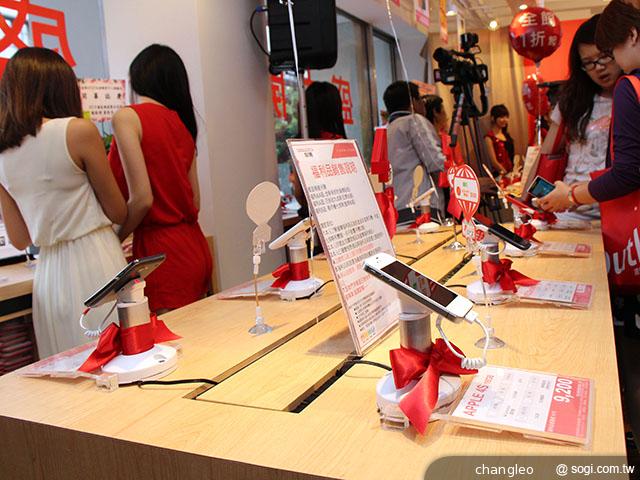 首家Outlet電信門市「遠傳暢貨中心」 推手機、平板等福利品