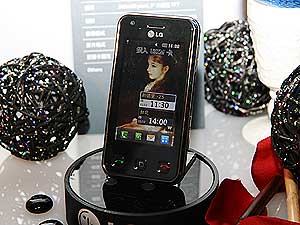 功能通通 Mix 進來！ LG KC910 工藝科技完美結晶