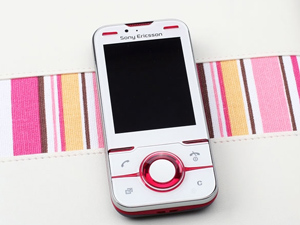 Sony Ericsson Yari 新色小紅莓