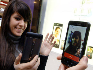 Optimus 3D新機 裸視3D讓人驚艷【MWC 2011】