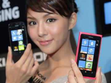 NOKIA Lumia 800/710登台 迎戰HTC 你愛哪一款？