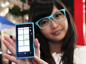 NOKIA Lumia 800/710芒果機開賣 嚴爵飆歌助陣