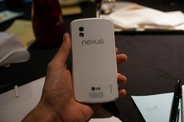 白色版Google Nexus 4實機照動眼看