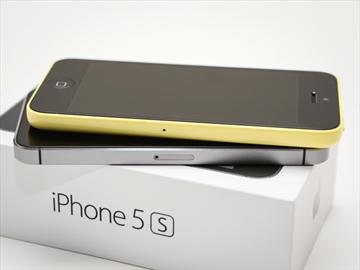 威寶首度賣iPhone手機 5S、5C 11/8推出