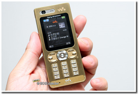 「金」光閃閃!SE W880i「耀金」限量發售 「金」光閃閃!SE W880i「耀金」限量發售
