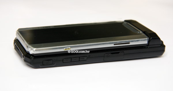 One Touch滑鼠+3.2吋螢幕 Sharp SH905i One Touch滑鼠+3.2吋螢幕 Sharp SH905i