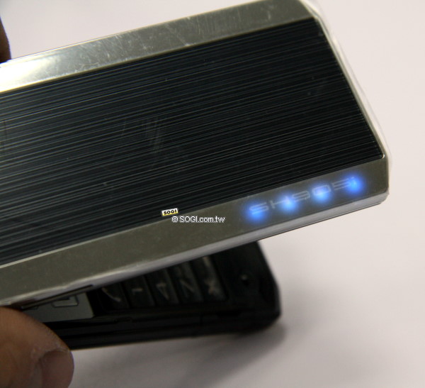 One Touch滑鼠+3.2吋螢幕 Sharp SH905i One Touch滑鼠+3.2吋螢幕 Sharp SH905i