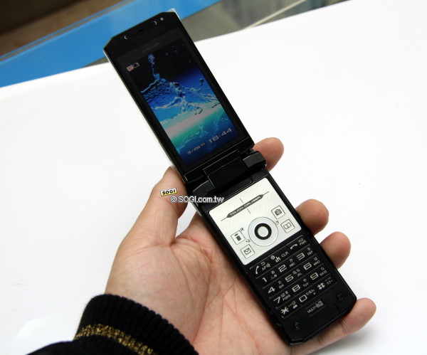 One Touch滑鼠+3.2吋螢幕 Sharp SH905i One Touch滑鼠+3.2吋螢幕 Sharp SH905i