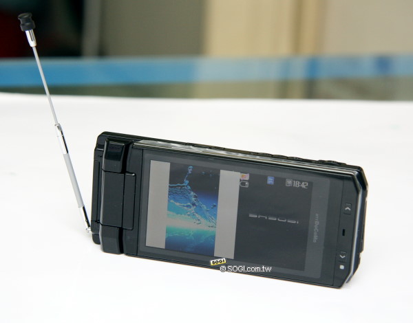 One Touch滑鼠+3.2吋螢幕 Sharp SH905i One Touch滑鼠+3.2吋螢幕 Sharp SH905i