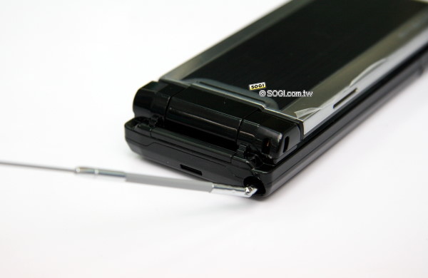 One Touch滑鼠+3.2吋螢幕 Sharp SH905i One Touch滑鼠+3.2吋螢幕 Sharp SH905i