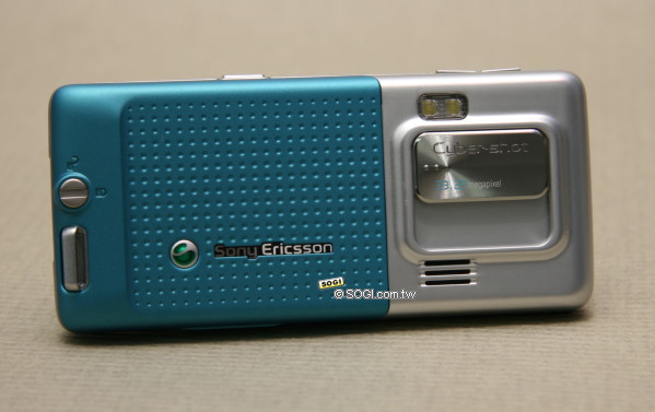生活防水 隨按即拍 Sony Ericsson C702 生活防水 隨按即拍 Sony Ericsson C702
