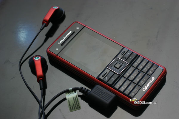 500 萬薄機!Sony Ericsson C902 紅通通開箱文 500 萬薄機!Sony Ericsson C902 紅通通開箱文
