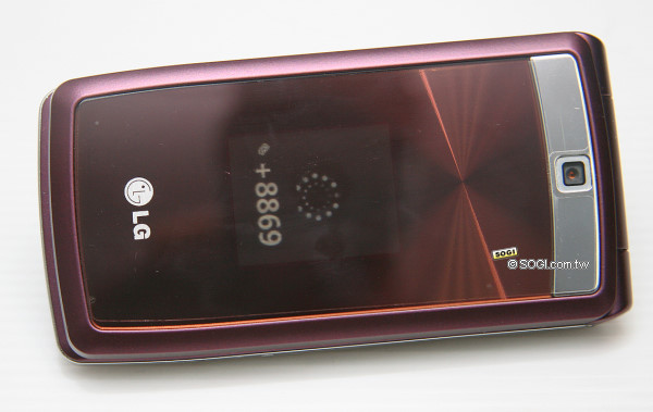 【心動開箱】LG KF300 討她歡心七千有找 【心動開箱】LG KF300 討她歡心七千有找